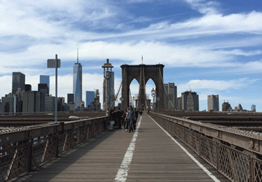 Passeio sob a Brooklyn Bridge