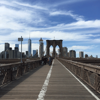 Passeio sob a Brooklyn Bridge